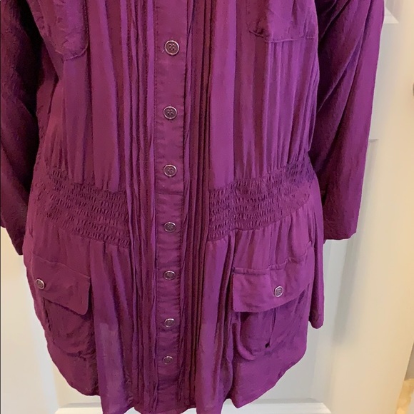 Woman’s long sleeve blouse with rounded neckline - Picture 3 of 8